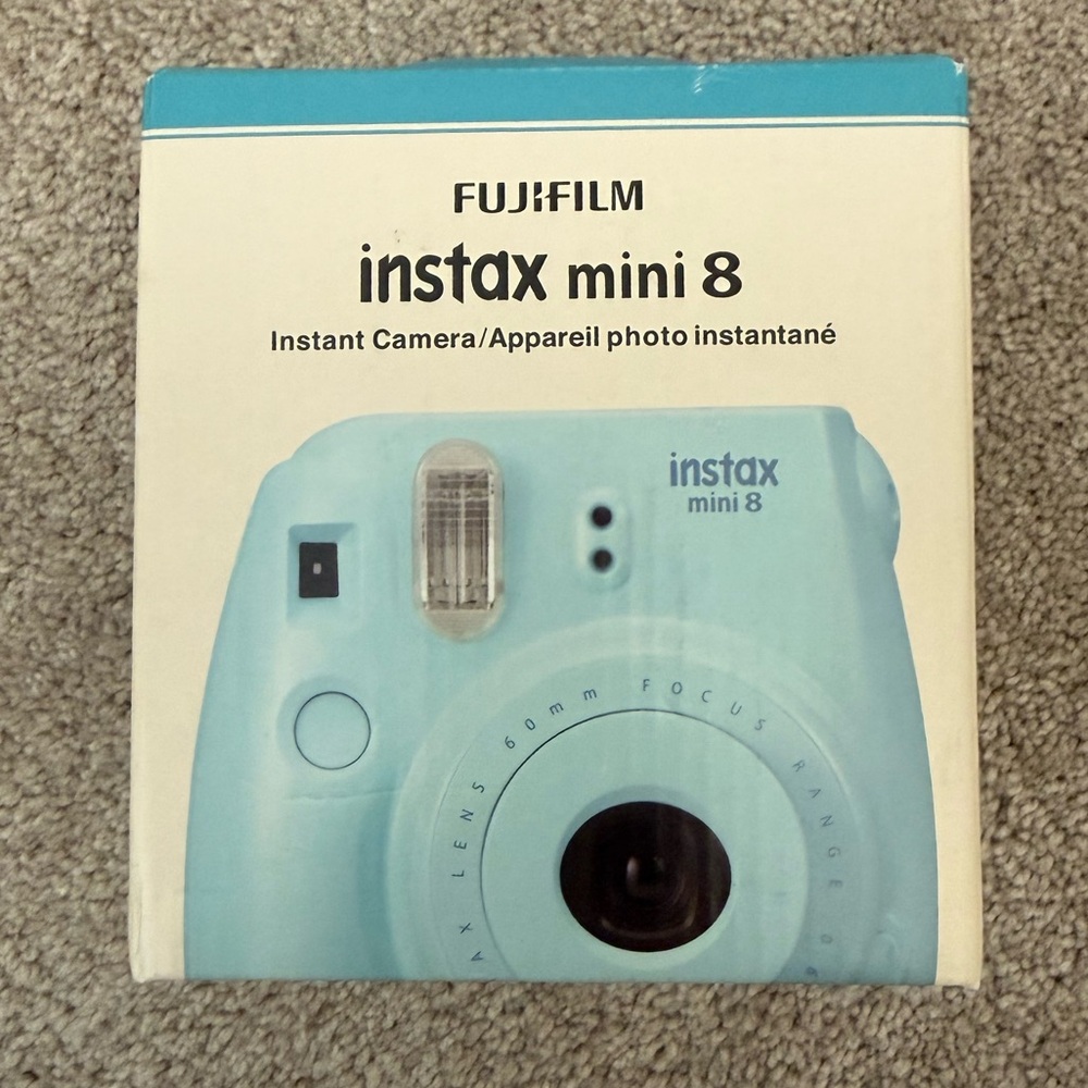 NWT Fujifilm Instax Mini 8 instant camera